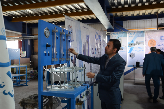 کار با دستگاه نفوذ ناپذیری آب در بتن