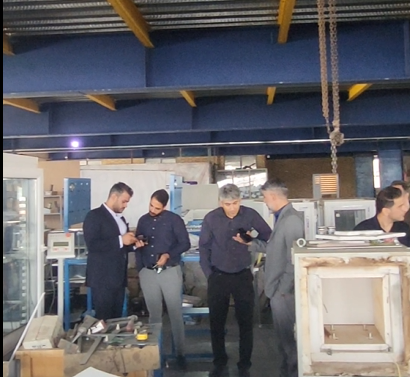 بازدید از خط تولید کارخانه آزمون